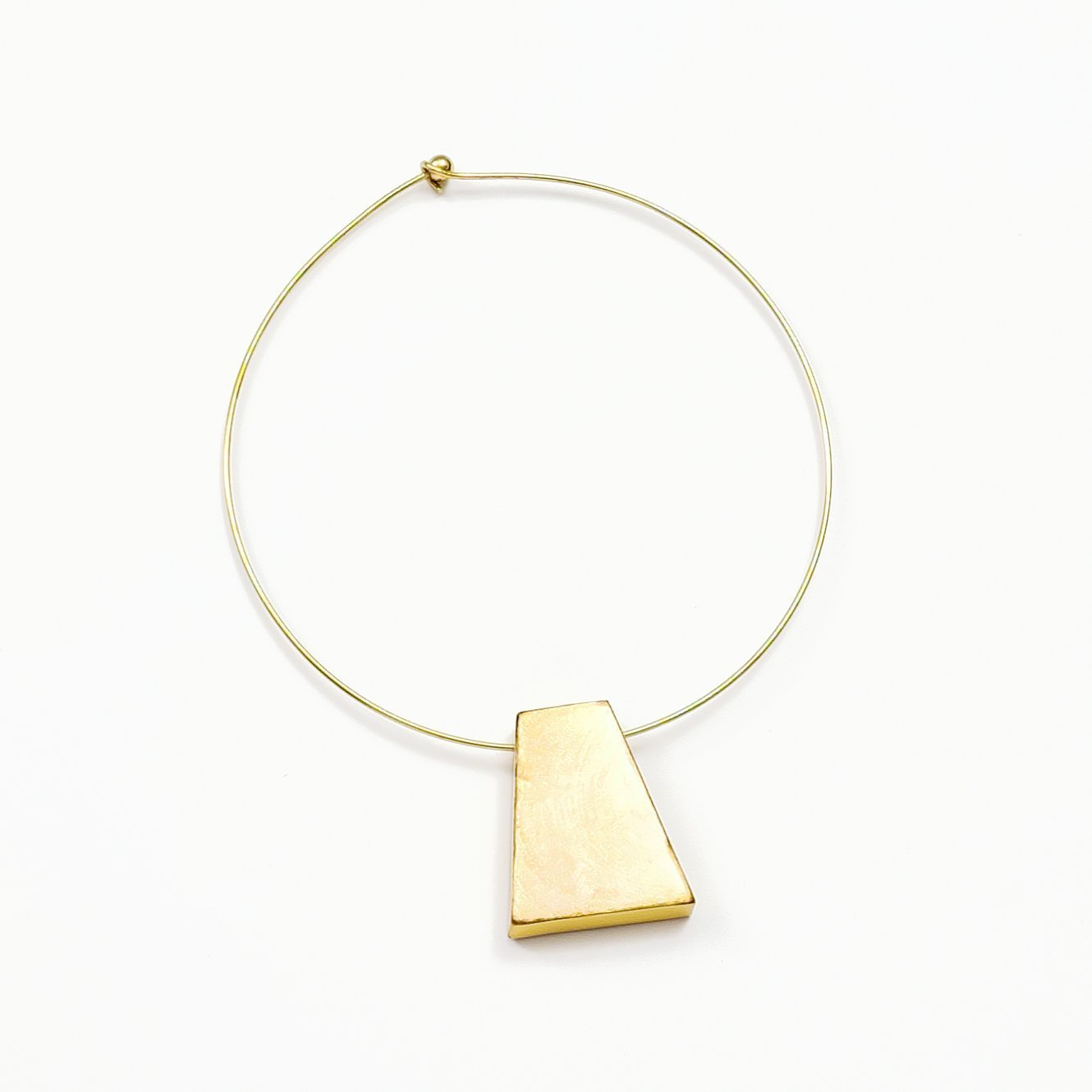 Brass Collar Necklace - Yunque Capiz Pendant | LIKHÂ