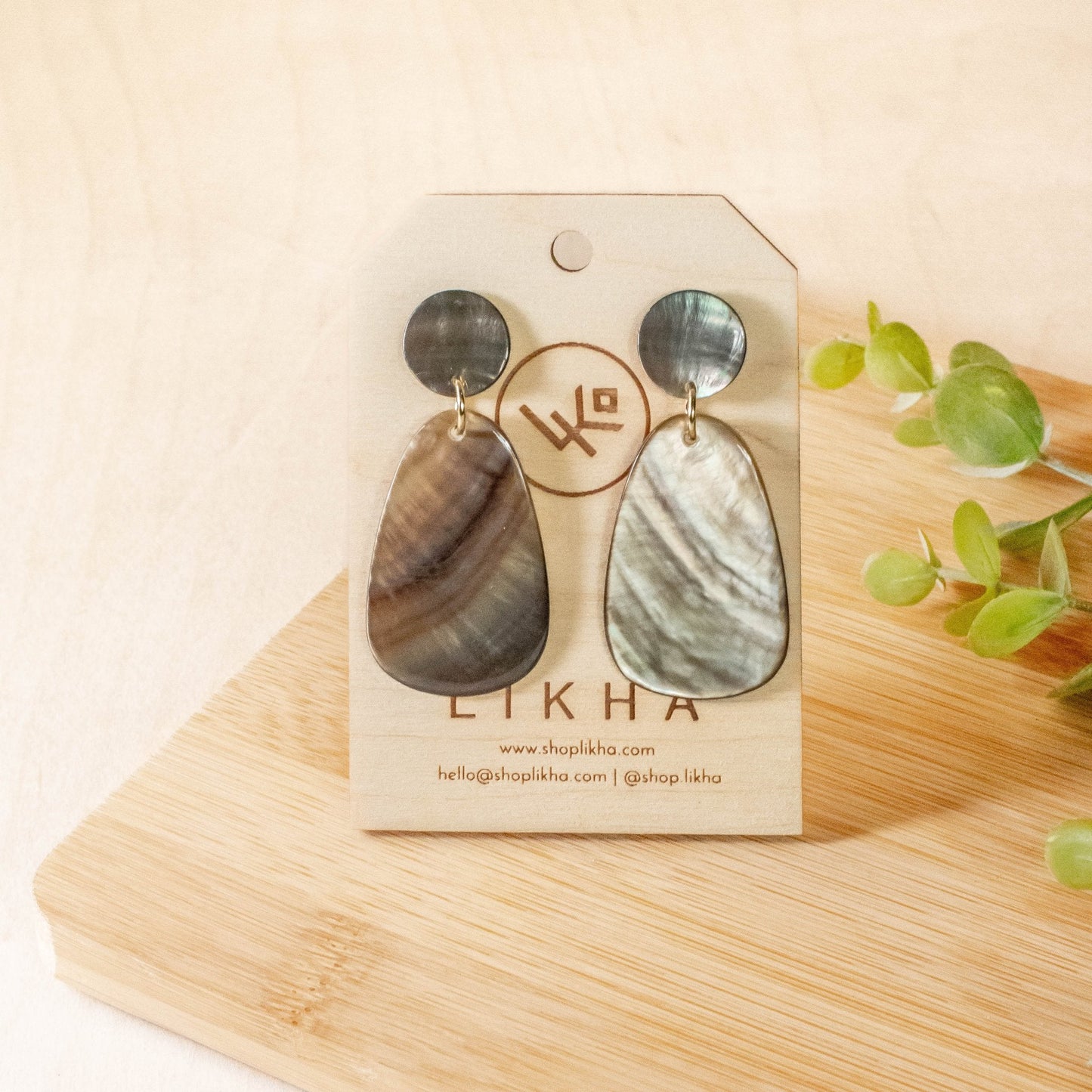 Black Stud Earrings - Mother of Pearl | LIKHÂ