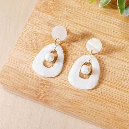 Mother of Pearl Hollow Earrings with Pearl - White | LIKHÂ